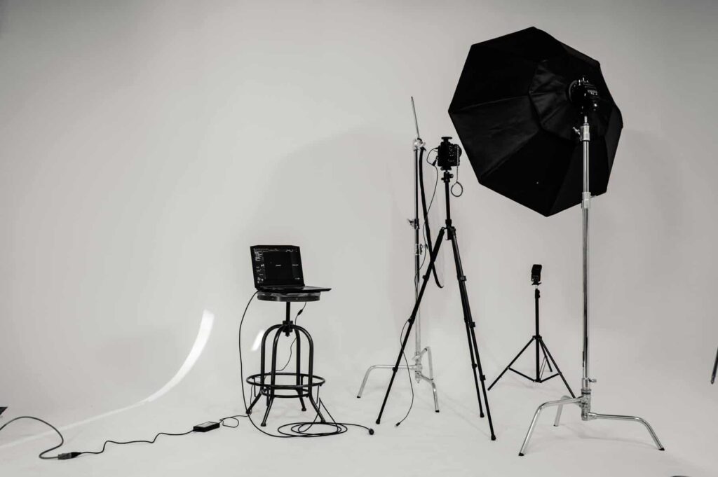 Studio Lighting Pexels Brett Sayles 2388569 Min 1024x681
